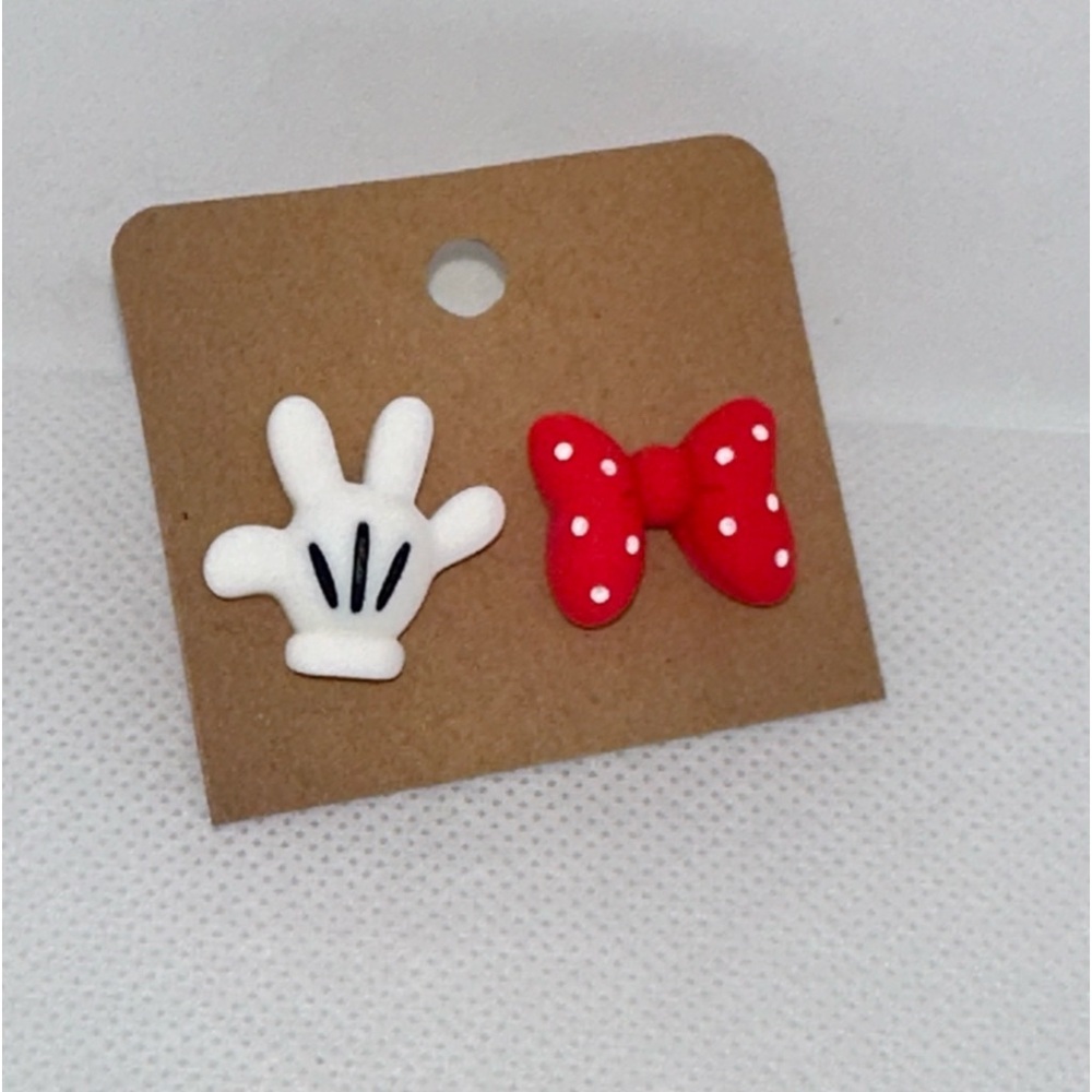 NWOT resin glove and bow earrings kawaii